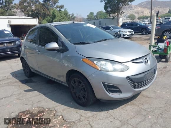 ✅ 2011 Mazda 2 Sport • VIN: JM1DE1HY9B0123415 • Lot: 42462916. Listed on IAAI with 198,378 mi. Free auction sales archive from the USA and detailed vehicle history report at DreamBid. Image 1.