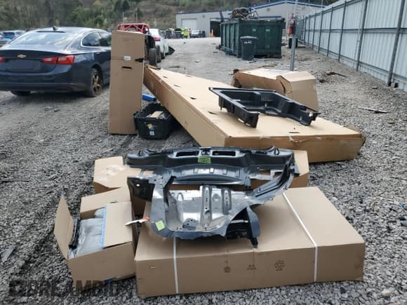 ✅ 2024 Chevrolet Equinox LS • VIN: 3GNAXSEG0RL140445 • Lot: 50684125. Wystawiony na Copart z przebiegiem 16 317 mil. Bezpłatny archiwum sprzedaży aukcyjnych z USA i szczegółowy raport historii pojazdu na DreamBid. Zdjęcie 13.