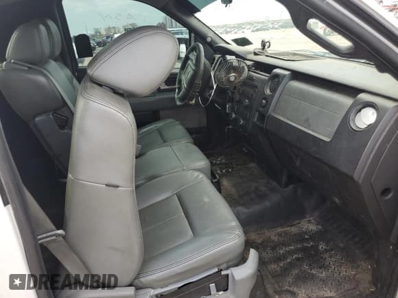 ✅ 2012 Ford F-150 XL • VIN: 1FTMF1CM3CKD50008 • Lot: 65497265. Wystawiony na Copart z przebiegiem Nie podano. Bezpłatny archiwum sprzedaży aukcyjnych z USA i szczegółowy raport historii pojazdu na DreamBid. Zdjęcie 10.