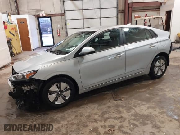 ✅ 2021 Hyundai Ioniq Blue • VIN: KMHC65LC0MU255739 • Lot: 41469705. Wystawiony na IAAI z przebiegiem 26 253 mil. Bezpłatny archiwum sprzedaży aukcyjnych z USA i szczegółowy raport historii pojazdu na DreamBid. Zdjęcie 18.