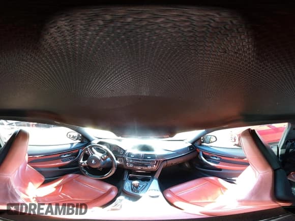 ✅ 2015 BMW M4 • VIN: WBS3R9C55FK331354 • Lot: 43575263. Wystawiony na IAAI z przebiegiem 94 009 mil. Bezpłatny archiwum sprzedaży aukcyjnych z USA i szczegółowy raport historii pojazdu na DreamBid. Zdjęcie 18.