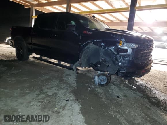 ✅ 2022 Chevrolet Silverado 1500 LT Trail Boss • VIN: 3GCUDFED8NG656468 • Lot: 84808744. Wystawiony na Copart z przebiegiem 50 162 mil. Bezpłatny archiwum sprzedaży aukcyjnych z USA i szczegółowy raport historii pojazdu na DreamBid. Zdjęcie 4.