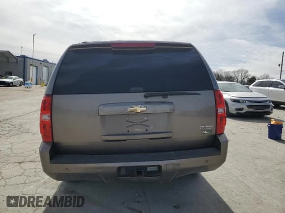 ✅ 2011 Chevrolet Suburban LT • VIN: 1GNSCJE01BR214127 • Lot: 45140314. Wystawiony na Copart z przebiegiem 273 257 mil. Bezpłatny archiwum sprzedaży aukcyjnych z USA i szczegółowy raport historii pojazdu na DreamBid. Zdjęcie 6.