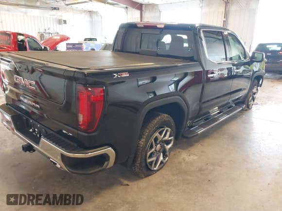 ✅ 2024 GMC Sierra 1500 SLT • VIN: 3GTUUDED2RG446992 • Лот: 43275309. Опубликован ранее на IAAI с пробегом 19 032 миль. Бесплатный доступ к архиву аукционных продаж из США и подробный отчёт об истории автомобиля на DreamBid. Изображение 4.
