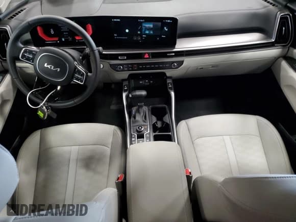 ✅ 2025 Kia Sorento X-Line EX • VIN: 5XYRHDJF2SG353203 • Lot: 71616795. Wystawiony na Copart z przebiegiem 1 078 mil. Bezpłatny archiwum sprzedaży aukcyjnych z USA i szczegółowy raport historii pojazdu na DreamBid. Zdjęcie 8.