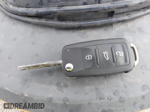 ✅ 2010 Volkswagen Golf GTI • VIN: WVWEV7AJ2AW377824 • Lot: 42618460. Listed on IAAI with 234,910 mi. Free auction sales archive from the USA and detailed vehicle history report at DreamBid. Image 11.