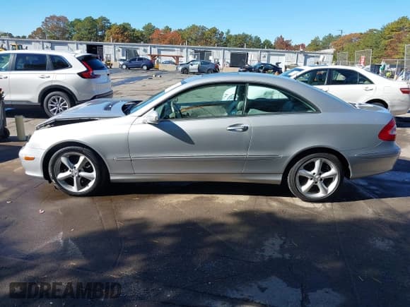 ✅ 2005 Mercedes-Benz CLK 320 • VIN: WDBTJ65J95F126746 • Lot: 43519319. Listed on IAAI with 134,182 mi. Free auction sales archive from the USA and detailed vehicle history report at DreamBid. Image 14.