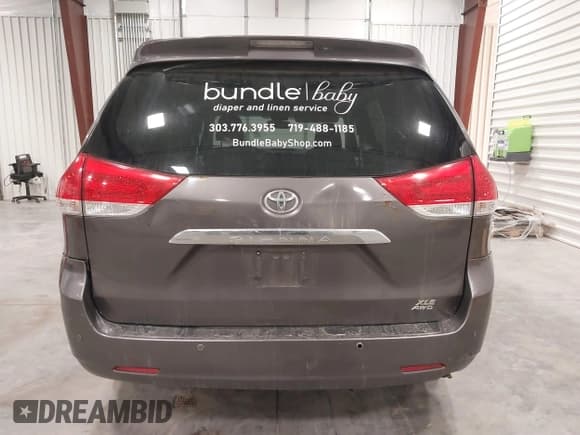 ✅ 2011 Toyota Sienna XLE • VIN: 5TDDK3DC1BS010103 • Lot: 41298618. Listed on IAAI with 304,384 mi. Free auction sales archive from the USA and detailed vehicle history report at DreamBid. Image 17.