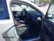 ✅ 2019 Chevrolet Traverse LT Cloth • VIN: 1GNERGKW7KJ300242 • Lot: 43450445. Wystawiony na IAAI z przebiegiem 116 868 mil. Bezpłatny archiwum sprzedaży aukcyjnych z USA i szczegółowy raport historii pojazdu na DreamBid. Zdjęcie 5.