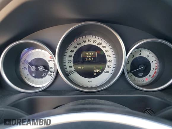 ✅ 2015 Mercedes-Benz E 400 • VIN: WDDHF6FBXFB155428 • Лот: 65840673. Опубликован ранее на Copart с пробегом 61 012 миль. Бесплатный доступ к архиву аукционных продаж из США и подробный отчёт об истории автомобиля на DreamBid. Изображение 9.