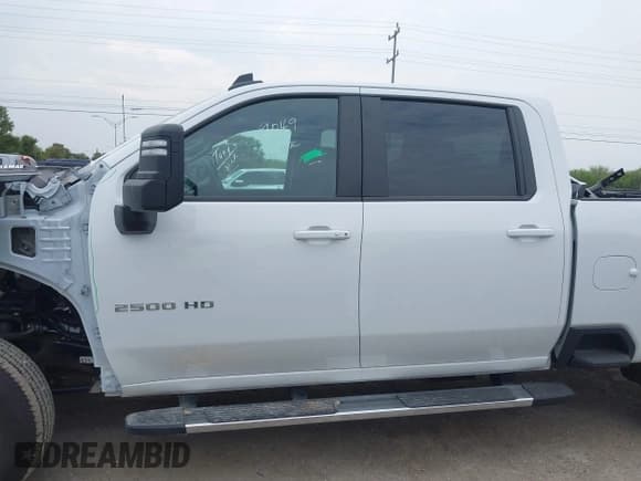✅ 2025 Chevrolet Silverado 2500HD LT • VIN: 2GC1KNEY2S1221276 • Лот: 43143439. Опубликован ранее на IAAI с пробегом 4 017 миль. Бесплатный доступ к архиву аукционных продаж из США и подробный отчёт об истории автомобиля на DreamBid. Изображение 15.