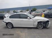 ✅ 2011 BMW 3 Series 328i • VIN: WBAPH5G59BNM75221 • Lot: 43402293. Wystawiony na IAAI z przebiegiem 155 551 mil. Bezpłatny archiwum sprzedaży aukcyjnych z USA i szczegółowy raport historii pojazdu na DreamBid. Zdjęcie 13.