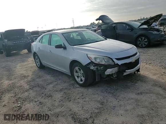 ✅ 2015 Chevrolet Malibu LS • VIN: 1G11B5SL9FF128061 • Lot: 90267445. Listed on Copart with 64,012 mi. Free auction sales archive from the USA and detailed vehicle history report at DreamBid. Image 13.