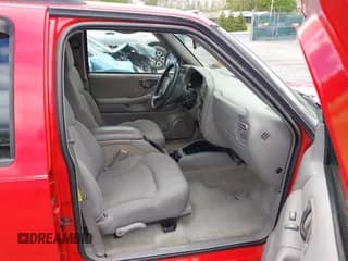 ✅ 2004 Chevrolet Blazer LS • VIN: 1GNDT13X64K127182 • Lot: 42188177. Wystawiony na IAAI z przebiegiem 135 946 mil. Bezpłatny archiwum sprzedaży aukcyjnych z USA i szczegółowy raport historii pojazdu na DreamBid. Zdjęcie 5.