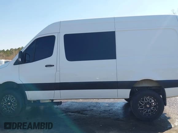 ✅ 2019 Mercedes-Benz Sprinter Cargo • VIN: W1W4EBVYXKP194953 • Lot: 41680933. Listed on IAAI with 102,523 mi. Free auction sales archive from the USA and detailed vehicle history report at DreamBid. Image 14.