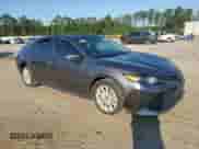 2019 Toyota Camry LE z VIN 4T1B11HK5KU794289, wystawiony jako Copart lot #69141015 z przebiegiem 43 768 mil mil oraz Szkoda całkowita • Salvage title. Historia ofert i sprzedaży dostępna na DreamBid. Obrazek 4.