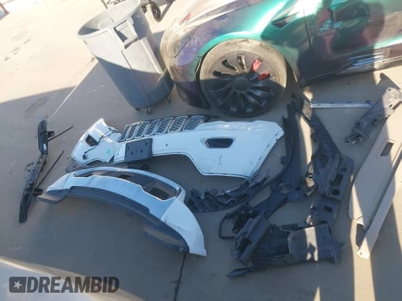 ✅ 2017 Jeep Grand Cherokee Overland • VIN: 1C4RJECG8HC868378 • Lot: 43447535. Listed on IAAI with 50,088 mi. Free auction sales archive from the USA and detailed vehicle history report at DreamBid. Image 12.