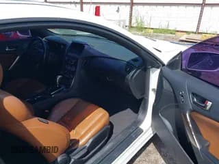 ✅ 2013 Hyundai Genesis Coupe Grand Touring • VIN: KMHHU6KJ5DU093088 • Lot: 42593873. Wystawiony na IAAI z przebiegiem 166 610 mil. Bezpłatny archiwum sprzedaży aukcyjnych z USA i szczegółowy raport historii pojazdu na DreamBid. Zdjęcie 5.