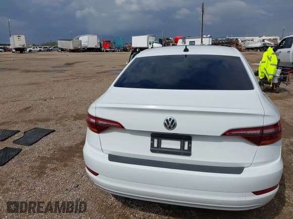 ✅ 2019 Volkswagen Jetta SEL • VIN: 3VWE57BU6KM039012 • Лот: 43224813. Опубликован ранее на IAAI с пробегом 87 565 миль. Бесплатный доступ к архиву аукционных продаж из США и подробный отчёт об истории автомобиля на DreamBid. Изображение 16.