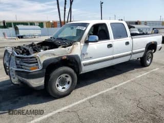 ✅ 2002 Chevrolet Silverado 2500HD LS • VIN: 1GCHC23U12F135041 • Лот: 67431935. Опубликован ранее на Copart с пробегом Не указан. Бесплатный доступ к архиву аукционных продаж из США и подробный отчёт об истории автомобиля на DreamBid. Изображение 1.
