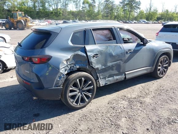 ✅ 2023 Mazda CX-50 S Premium Plus • VIN: 7MMVABEM8PN108020 • Lot: 42203568. Wystawiony na IAAI z przebiegiem 26 783 mil. Bezpłatny archiwum sprzedaży aukcyjnych z USA i szczegółowy raport historii pojazdu na DreamBid. Zdjęcie 6.