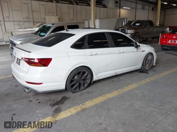 ✅ 2019 Volkswagen Jetta S • VIN: 3VW5T7BU6KM187764 • Lot: 43348152. Wystawiony na IAAI z przebiegiem 43 393 mil. Bezpłatny archiwum sprzedaży aukcyjnych z USA i szczegółowy raport historii pojazdu na DreamBid. Zdjęcie 4.