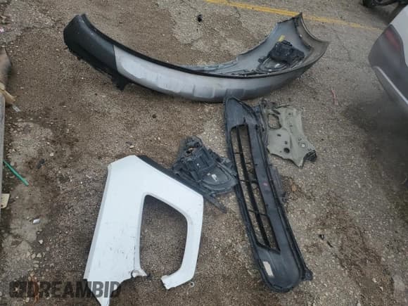 ✅ 2017 Kia Sorento EX • VIN: 5XYPH4A54HG294193 • Lot: 82706765. Listed on Copart with 154,196 mi. Free auction sales archive from the USA and detailed vehicle history report at DreamBid. Image 13.