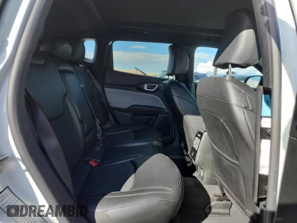 2025 Jeep Compass Latitude z VIN 3C4NJDBNXST547138, wystawiony jako Copart lot #86244235 z przebiegiem 18 706 mil mil oraz Nie do naprawy • Non repairable. Historia ofert i sprzedaży dostępna na DreamBid. Obrazek 10.