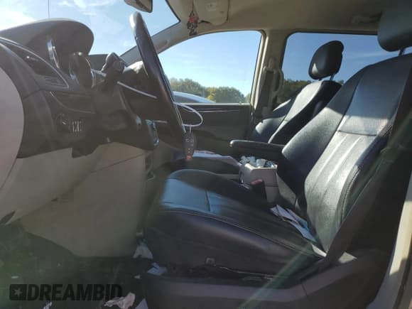 ✅ 2016 Chrysler Town & Country Touring • VIN: 2C4RC1BG7GR280403 • Lot: 82672325. Listed on Copart with 120,382 mi. Free auction sales archive from the USA and detailed vehicle history report at DreamBid. Image 7.