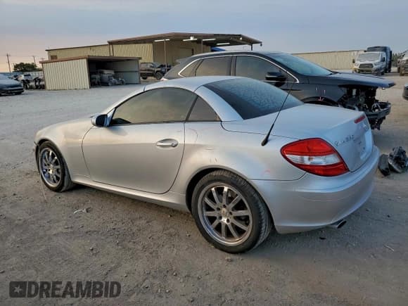 ✅ 2007 Mercedes-Benz SLK 350 • VIN: WDBWK56F97F145170 • Lot: 94212565. Listed on Copart with 118,006 mi. Free auction sales archive from the USA and detailed vehicle history report at DreamBid. Image 2.