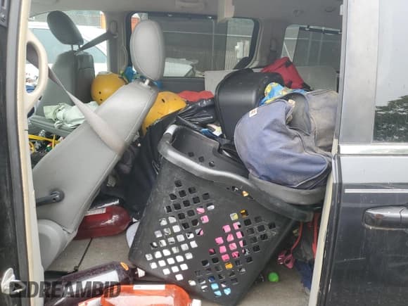 ✅ 2008 Chrysler Town & Country Touring • VIN: 2A8HR54P48R793598 • Lot: 60818535. Listed on Copart with 143,104 mi. Free auction sales archive from the USA and detailed vehicle history report at DreamBid. Image 11.