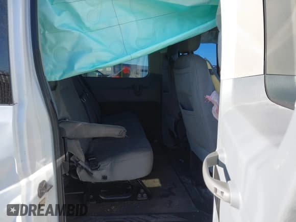 ✅ 2017 Ford Transit XL • VIN: 1FBZX2ZM5HKA20740 • Lot: 41144911. Wystawiony na IAAI z przebiegiem 201 936 mil. Bezpłatny archiwum sprzedaży aukcyjnych z USA i szczegółowy raport historii pojazdu na DreamBid. Zdjęcie 8.