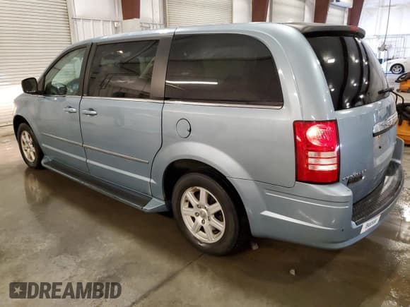 ✅ 2010 Chrysler Town & Country LX • VIN: 2A4RR2D16AR330223 • Lot: 65632355. Wystawiony na Copart z przebiegiem 95 074 mil. Bezpłatny archiwum sprzedaży aukcyjnych z USA i szczegółowy raport historii pojazdu na DreamBid. Zdjęcie 2.
