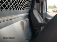 ✅ 2020 Ford Transit Cargo • VIN: 1FTYE1Y87LKA06133 • Lot: 70294424. Wystawiony na Copart z przebiegiem 81 602 mil. Bezpłatny archiwum sprzedaży aukcyjnych z USA i szczegółowy raport historii pojazdu na DreamBid. Zdjęcie 11.