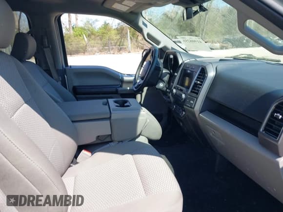 ✅ 2019 Ford F-150 XL • VIN: 1FTEW1C48KFC75687 • Lot: 41908255. Wystawiony na IAAI z przebiegiem 79 932 mil. Bezpłatny archiwum sprzedaży aukcyjnych z USA i szczegółowy raport historii pojazdu na DreamBid. Zdjęcie 5.
