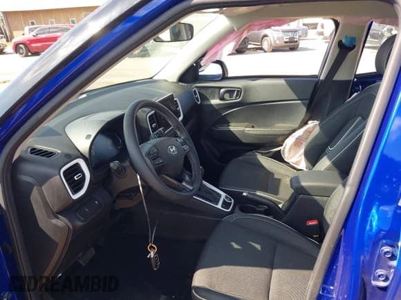 ✅ 2024 Hyundai Venue Limited • VIN: KMHRC8A38RU285036 • Lot: 43011406. Listed on IAAI with 9,941 mi. Free auction sales archive from the USA and detailed vehicle history report at DreamBid. Image 5.