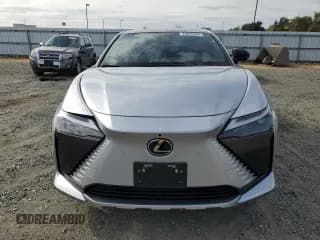 ✅ 2023 Lexus RZ 450e Premium • VIN: JTJAAAAB3PA012264 • Lot: 78655884. Wystawiony na Copart z przebiegiem 9 035 mil. Bezpłatny archiwum sprzedaży aukcyjnych z USA i szczegółowy raport historii pojazdu na DreamBid. Zdjęcie 5.