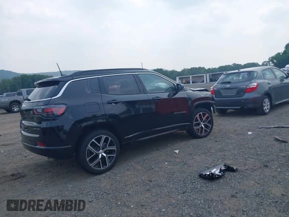 ✅ 2024 Jeep Compass Limited • VIN: 3C4NJDCN8RT139858 • Lot: 42921018. Listed on IAAI with 8,749 mi. Free auction sales archive from the USA and detailed vehicle history report at DreamBid. Image 4.