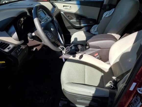 ✅ 2017 Hyundai Santa Fe 2.4L • VIN: 5XYZTDLB5HG432172 • Лот: 85932415. Опубликован ранее на Copart с пробегом 93 739 миль. Бесплатный доступ к архиву аукционных продаж из США и подробный отчёт об истории автомобиля на DreamBid. Изображение 7.