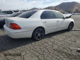 ✅ 2001 Lexus LS 430 • VIN: JTHBN30F810017998 • Лот: 69833265. Опубликован ранее на Copart с пробегом 199 124 миль. Бесплатный доступ к архиву аукционных продаж из США и подробный отчёт об истории автомобиля на DreamBid. Изображение 3.