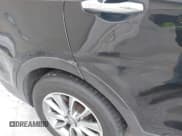 ✅ 2017 Hyundai Santa Fe SE • VIN: KM8SMDHF2HU236582 • Lot: 43593810. Wystawiony na IAAI z przebiegiem 193 175 mil. Bezpłatny archiwum sprzedaży aukcyjnych z USA i szczegółowy raport historii pojazdu na DreamBid. Zdjęcie 18.