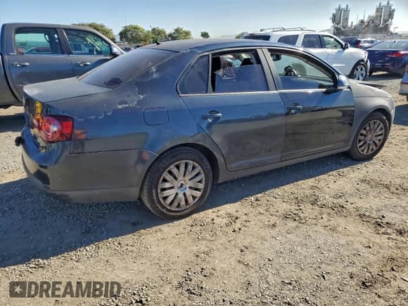 ✅ 2010 Volkswagen Jetta S • VIN: 3VWJZ7AJ2AM037024 • Lot: 94314275. Wystawiony na Copart z przebiegiem 171 705 mil. Bezpłatny archiwum sprzedaży aukcyjnych z USA i szczegółowy raport historii pojazdu na DreamBid. Zdjęcie 3.