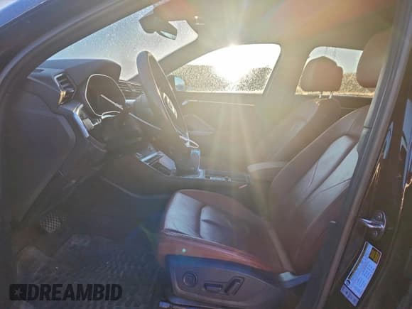 ✅ 2021 Audi Q3 Premium • VIN: WA1AUCF30M1148722 • Lot: 94169065. Wystawiony na Copart z przebiegiem 58 049 mil. Bezpłatny archiwum sprzedaży aukcyjnych z USA i szczegółowy raport historii pojazdu na DreamBid. Zdjęcie 7.