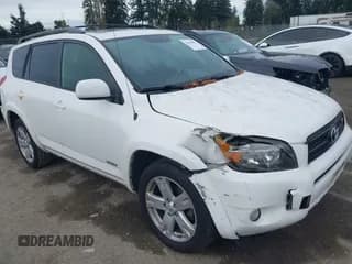 ✅ 2007 Toyota RAV4 Sport • VIN: JTMBK32V776016605 • Lot: 43694582. Wystawiony na IAAI z przebiegiem 164 794 mil. Bezpłatny archiwum sprzedaży aukcyjnych z USA i szczegółowy raport historii pojazdu na DreamBid. Zdjęcie 1.