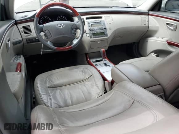 2008 Hyundai Azera Limited с VIN KMHFC46F38A296119, выставлен на аукционе Copart как лот 58267265 с пробегом 204 127 миль миль и Чистый • Clean title. История ставок и продаж доступна на DreamBid. Изображение 8.