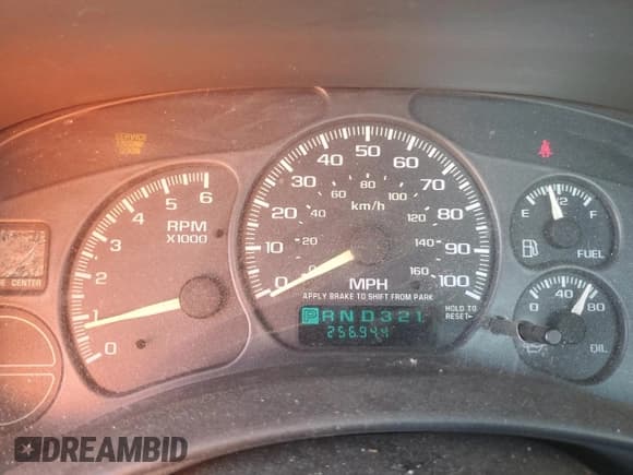 ✅ 2000 Chevrolet Silverado 1500 • VIN: 1GCEC14W6YE277882 • Lot: 86514085. Listed on Copart with 256,944 mi. Free auction sales archive from the USA and detailed vehicle history report at DreamBid. Image 9.