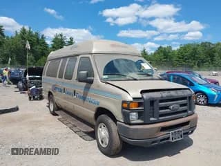 ✅ 2013 Ford Econoline Cargo Commercial • VIN: 1FTNS2EW8DDA88142 • Lot: 42815258. Wystawiony na IAAI z przebiegiem 326 304 mil. Bezpłatny archiwum sprzedaży aukcyjnych z USA i szczegółowy raport historii pojazdu na DreamBid. Zdjęcie 1.