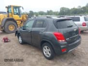 ✅ 2020 Chevrolet Trax LT • VIN: 3GNCJPSB9LL198531 • Lot: 43251338. Wystawiony na IAAI z przebiegiem 23 732 mil. Bezpłatny archiwum sprzedaży aukcyjnych z USA i szczegółowy raport historii pojazdu na DreamBid. Zdjęcie 3.