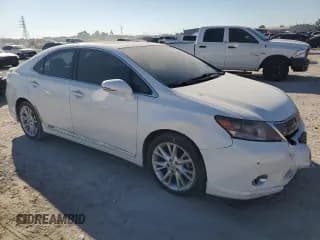 ✅ 2010 Lexus HS 250h Premium • VIN: JTHBB1BA3A2020231 • Лот: 86498375. Опубликован ранее на Copart с пробегом 132 923 миль. Бесплатный доступ к архиву аукционных продаж из США и подробный отчёт об истории автомобиля на DreamBid. Изображение 4.