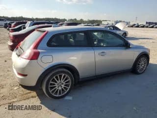 ✅ 2011 Volvo C30 • VIN: YV1672MKXB2203170 • Лот: 77627224. Опубликован ранее на Copart с пробегом 167 659 миль. Бесплатный доступ к архиву аукционных продаж из США и подробный отчёт об истории автомобиля на DreamBid. Изображение 3.
